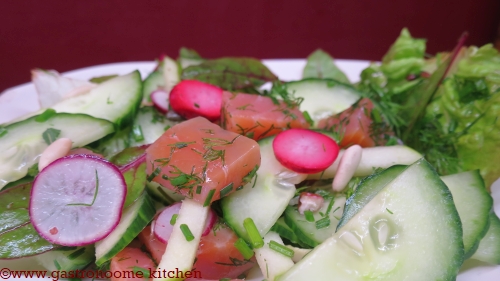 Salade au saumon cru